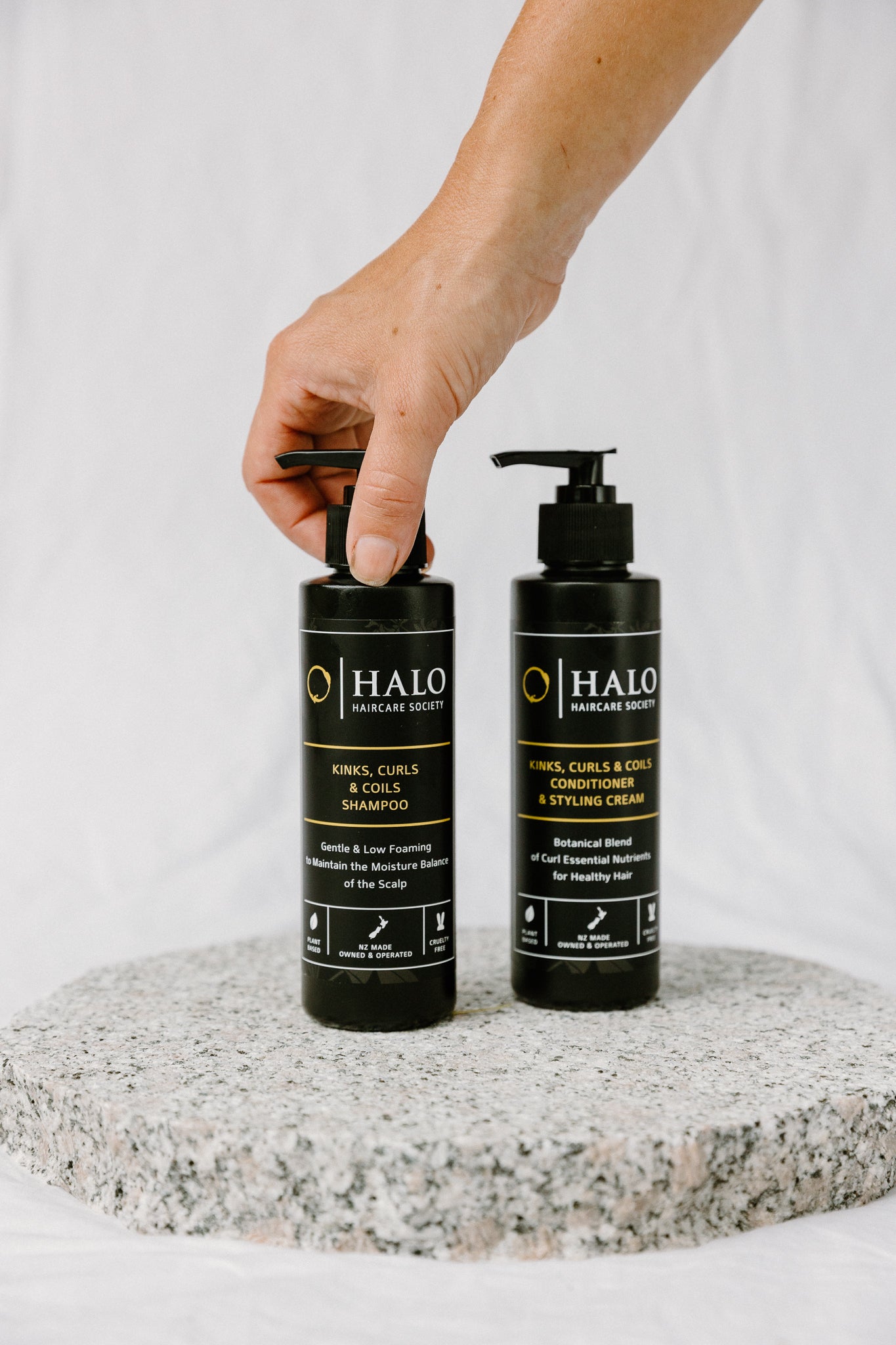 Halo shampoos work on delivering the perfect balance of nutrietns to the scalp along with a cohesive pH to the scalp to repair and protect your skin barrier for a healthy environment for the hair to grow