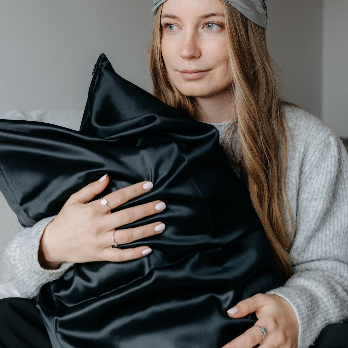silk pillowcase in black